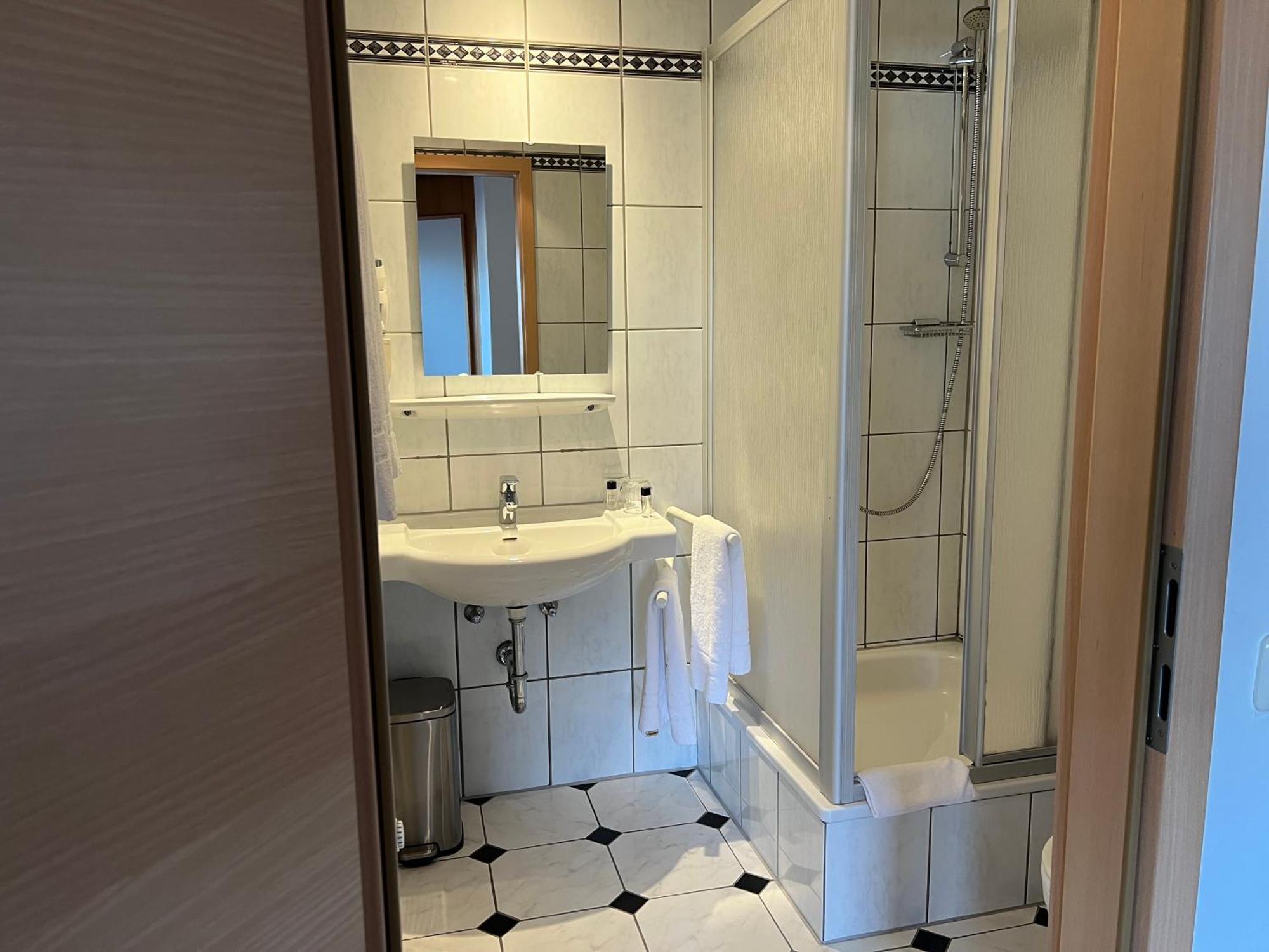 Hotel Wettlaufer Homberg  Ngoại thất bức ảnh